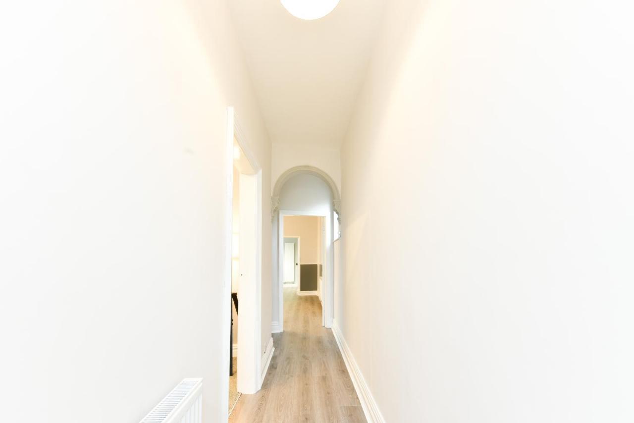 4 Bedroom, 2 Bathroom House - Free Parking Pontefract Eksteriør billede