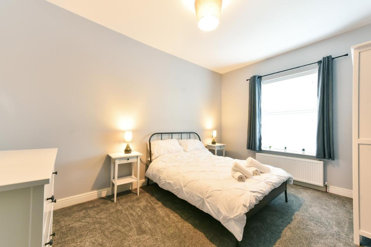4 Bedroom, 2 Bathroom House - Free Parking Pontefract Eksteriør billede