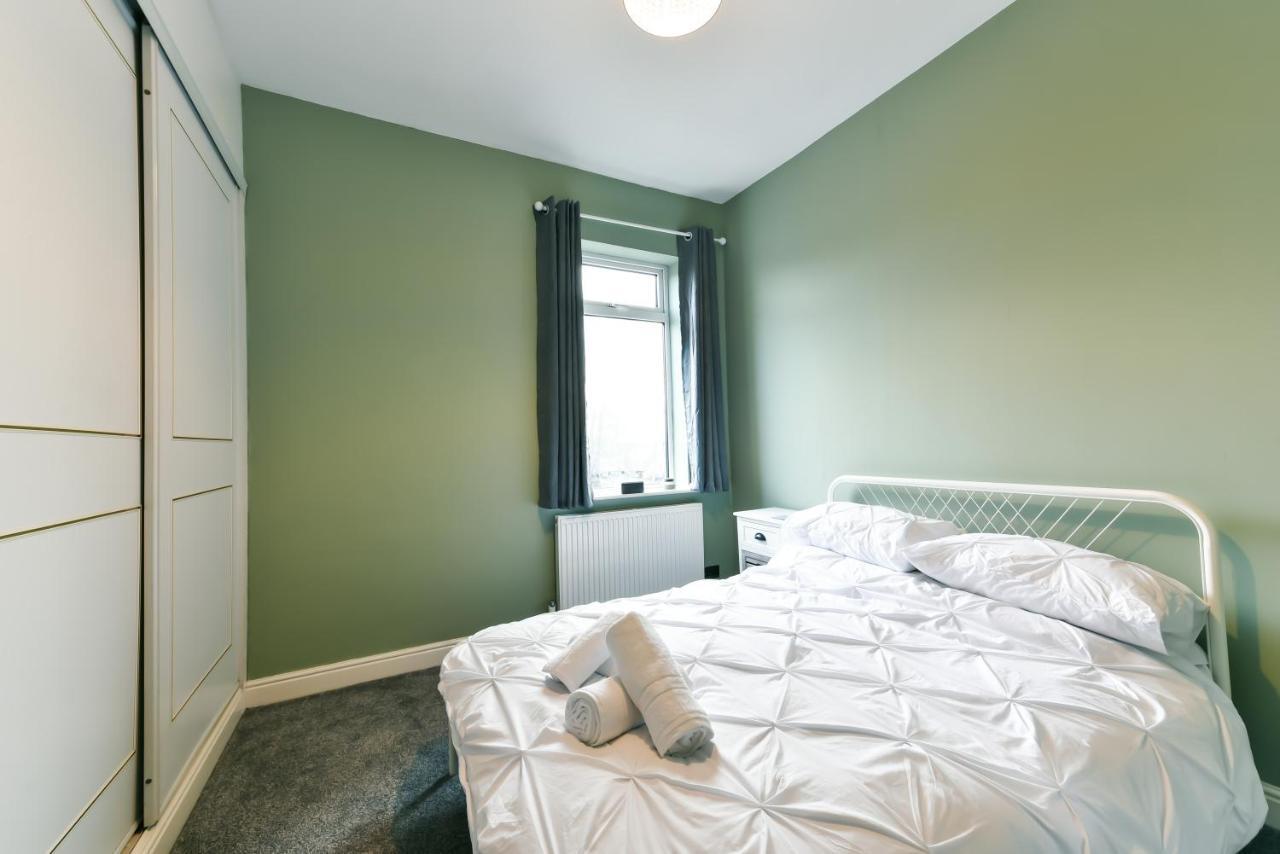 4 Bedroom, 2 Bathroom House - Free Parking Pontefract Eksteriør billede
